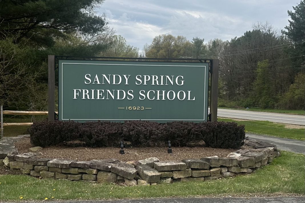 A sign that says 